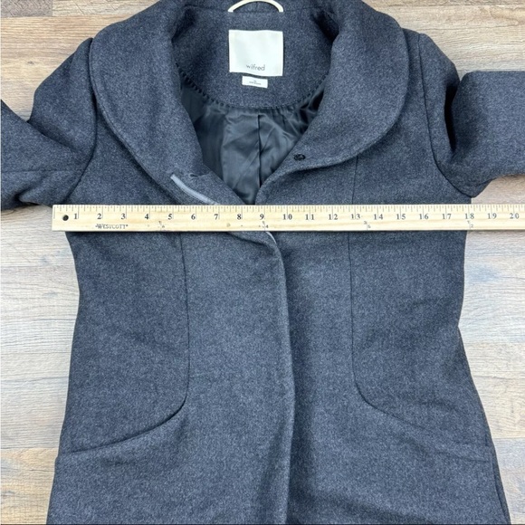 Aritzia coat xs - Picture 3 of 10